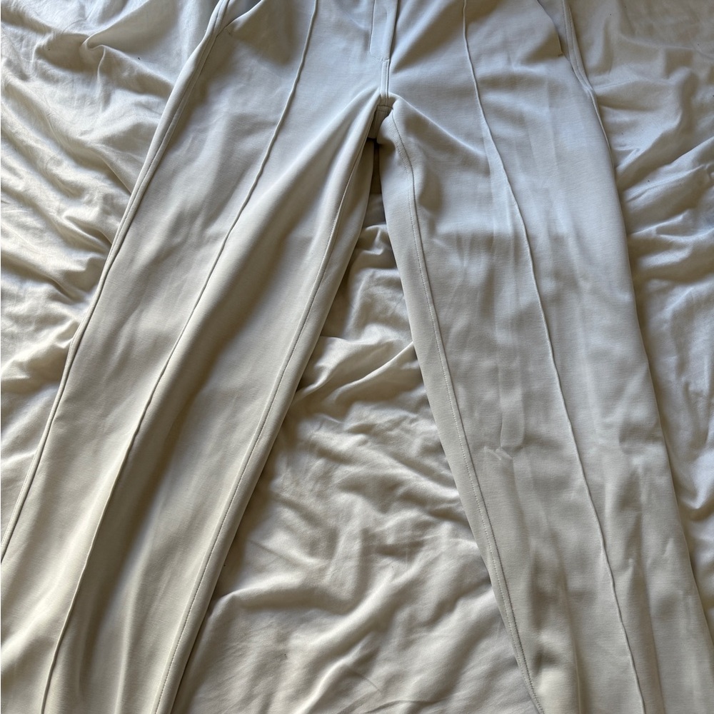 Softstreme Pintuck Pants Lululemon XS Bone